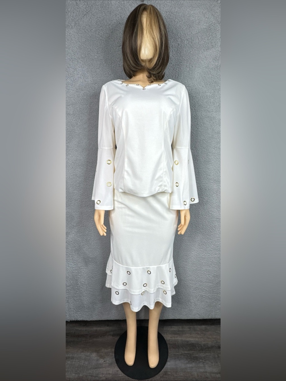 Ashro 2 Piece Set Cream W/Gold Accents  Midi Skirt  Women’s Sz 6 Preowned
